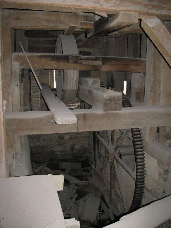 wood flooring on stairs safety  | 640 x 504